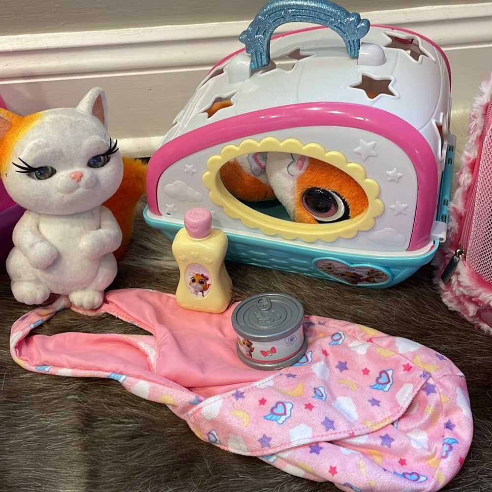 Bundle of Disney and Live Pets - Picture 3 of 4